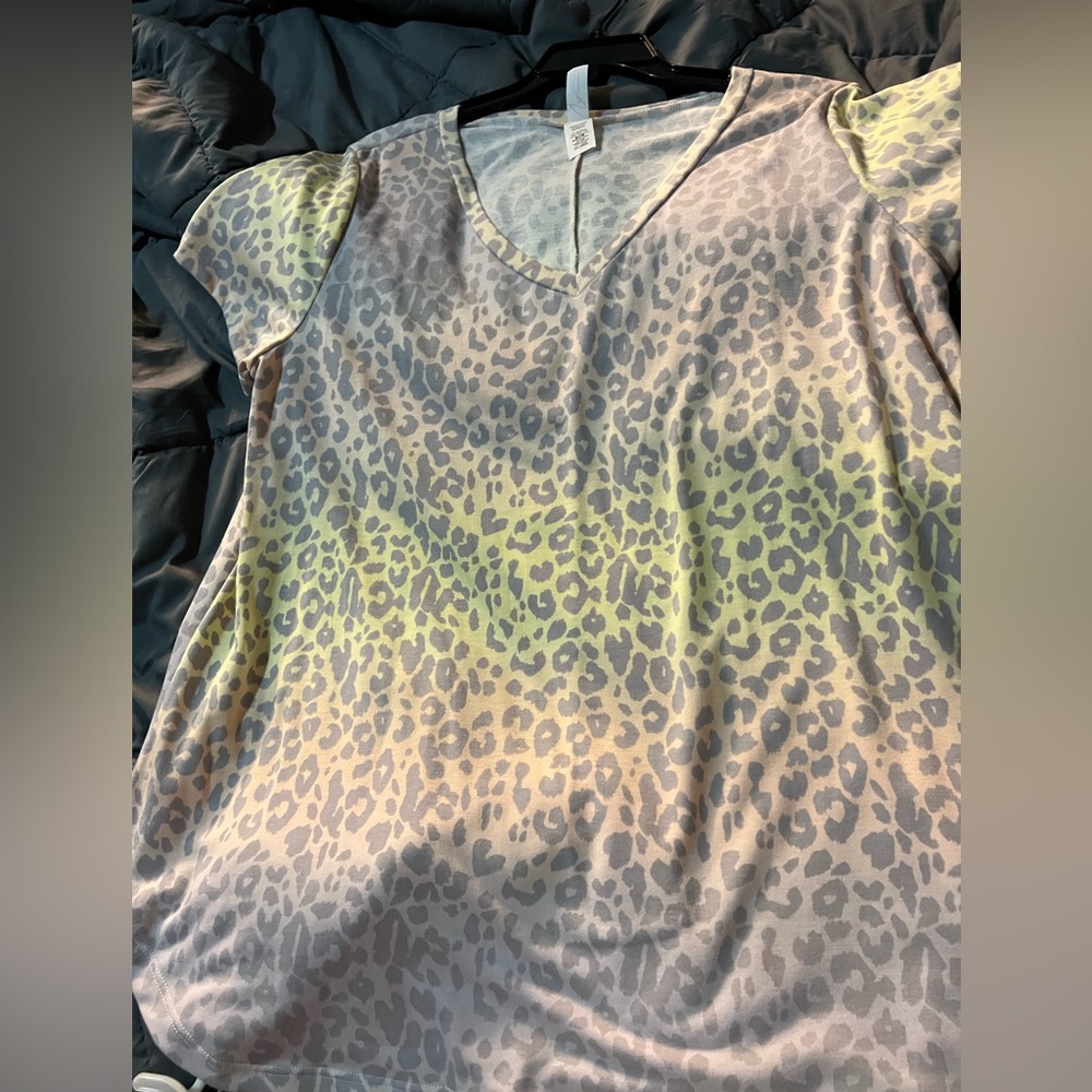 2x leopard top. Spring colors